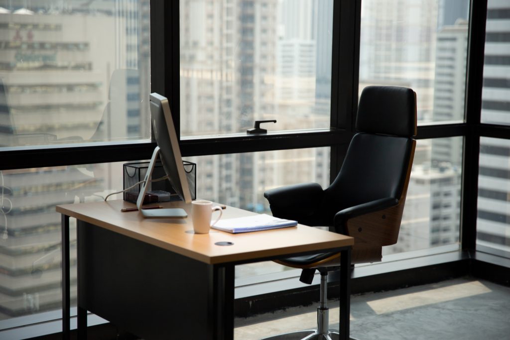 Comment bien choisir son fauteuil de bureau pour travailler ou